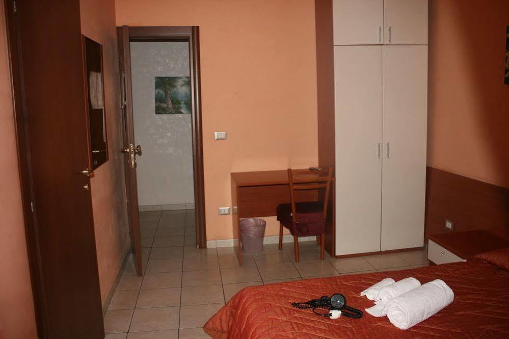 Folia B&B โรม ภายนอก รูปภาพ